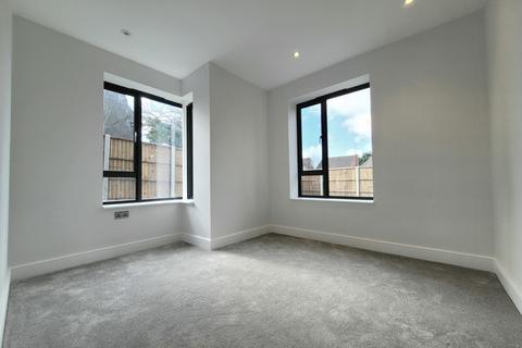 2 bedroom apartment to rent, Oxhey Road, WATFORD