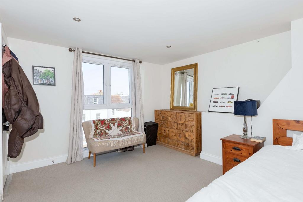 Connaught Terrace 19.jpg