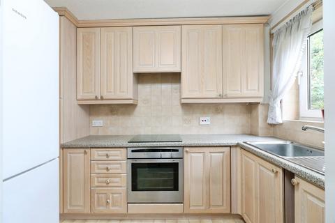 2 bedroom flat for sale, Elstree Road, Bushey Heath, Bushey