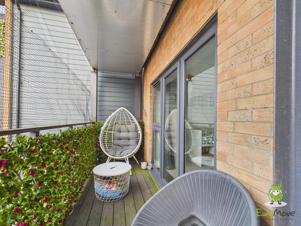 Ewe Move Estate Agents Basingstoke -Fleetlands Hous