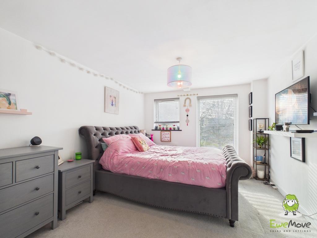Ewe Move Estate Agents Basingstoke -Fleetlands Hous