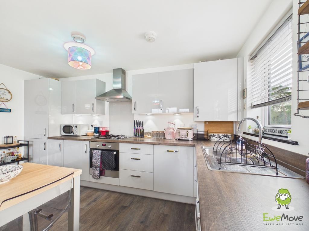 Ewe Move Estate Agents Basingstoke -Fleetlands Hous