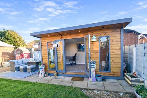 3 bedroom semi-detached house for sale, Penrith Close, Partington, M31