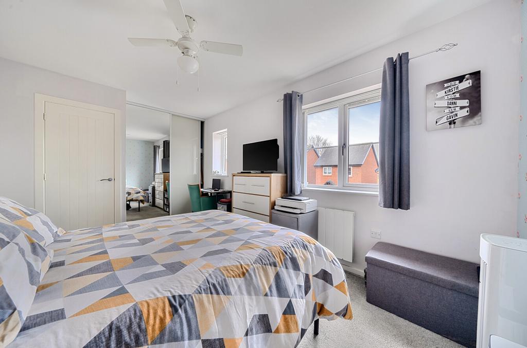 1422216-2-69a5940...