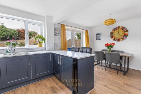 3 bedroom semi-detached house for sale, Fairway, Crawley RH10