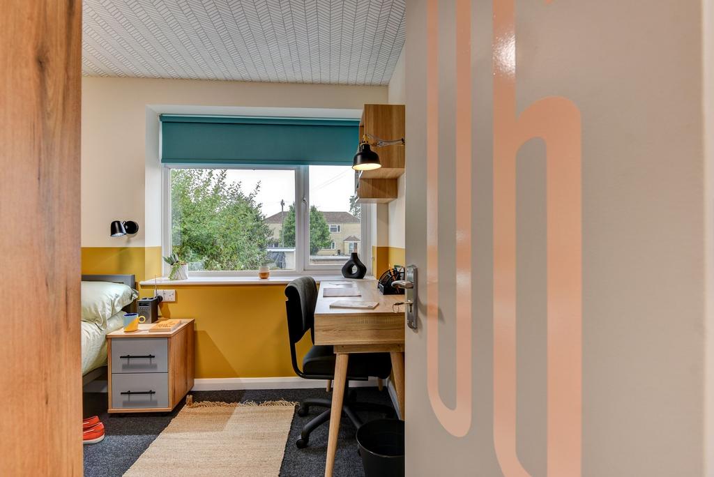 Bright, modern single bedroom with a window-fac...