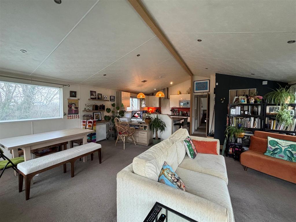 Lounge to Kitchen.jpg