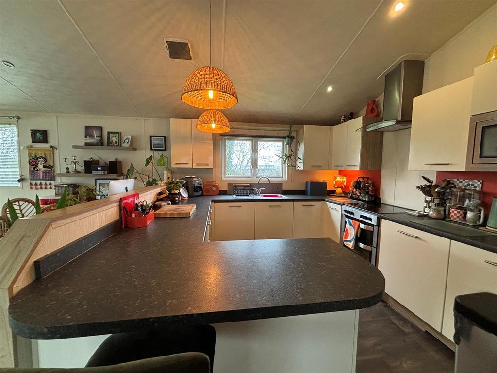 Kitchen area.jpg