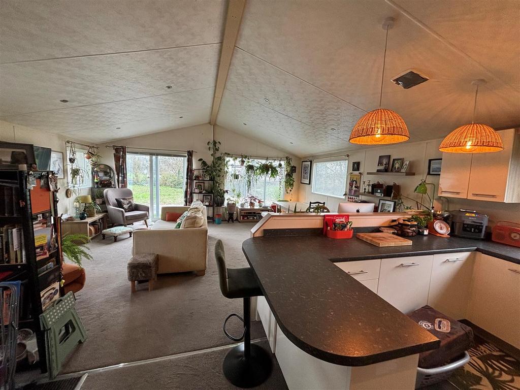 Kitchen to lounge.jpg