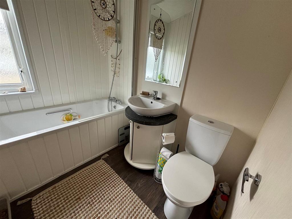 Bath room.jpg