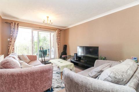 2 bedroom flat for sale, Salters Close, Rickmansworth WD3