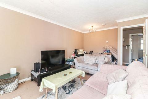 2 bedroom flat for sale, Salters Close, Rickmansworth WD3