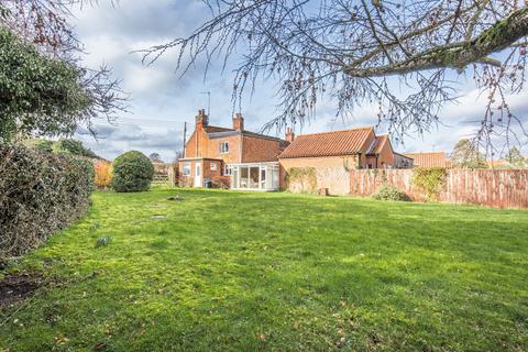 undefined, Charming Cottage with Generous Plot in Letheringsett