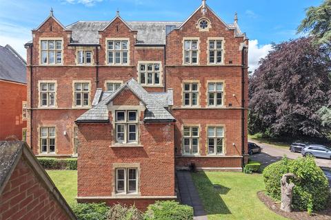 Lavender Close, Leatherhead, Surrey, KT22