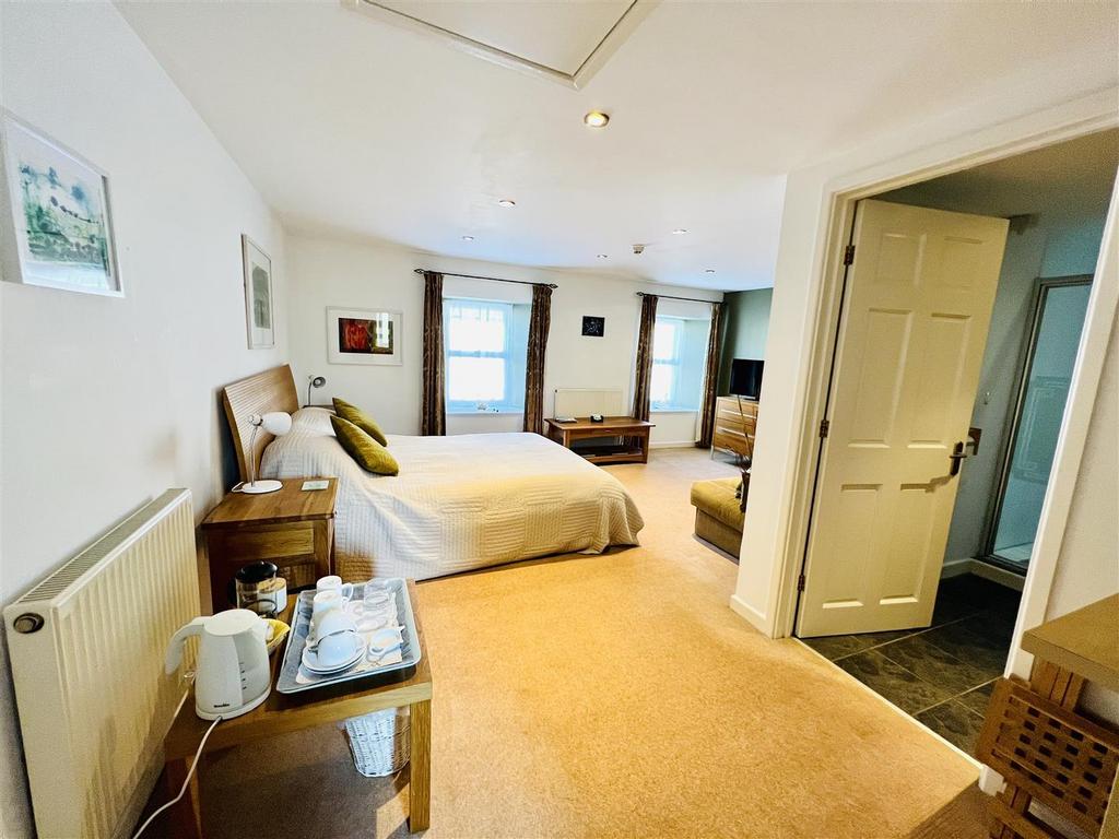 Guest bedroom 3