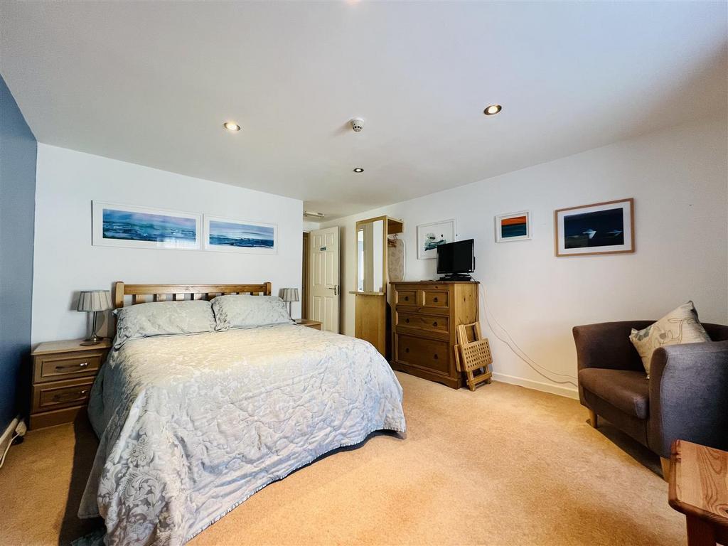 Guest bedroom 4