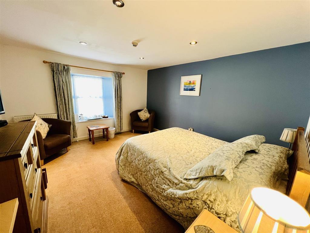 Guest bedroom 4