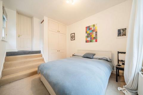 2 bedroom flat to rent, Beaumont Crescent, London W14