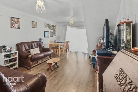 2 bedroom terraced house for sale, The Hawthorns, Bedford