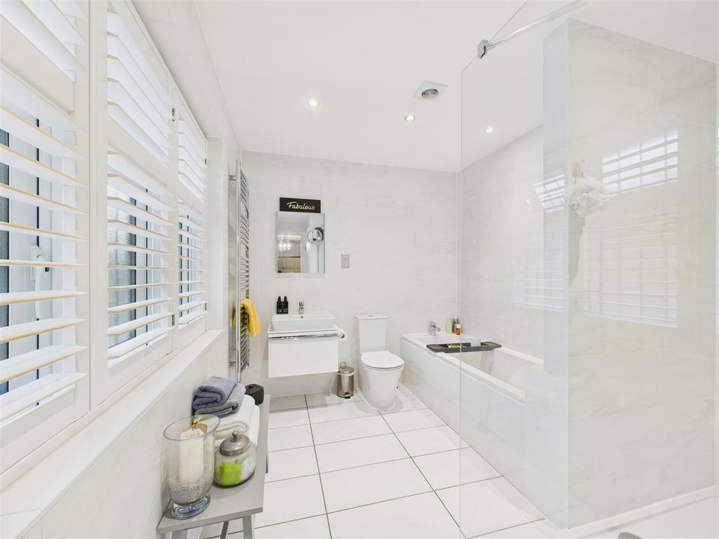 En-Suite Bathroom