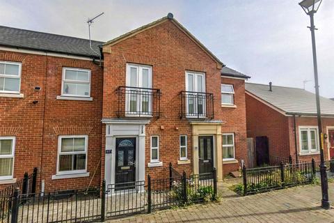 2 bedroom terraced house to rent, Hutton Row, South Shields