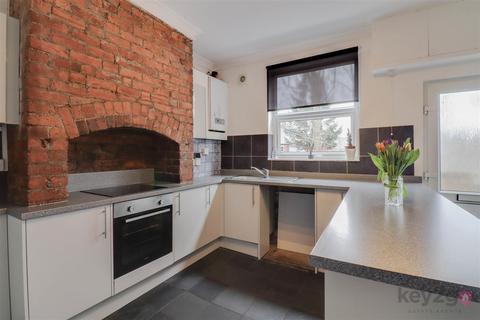 3 bedroom end of terrace house for sale, Peveril Road, Eckington, Sheffield, S21