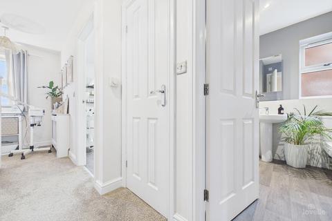 3 bedroom semi-detached house for sale, Canberra View, North Lincolnshire DN18