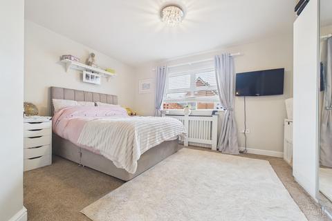 3 bedroom semi-detached house for sale, Canberra View, North Lincolnshire DN18