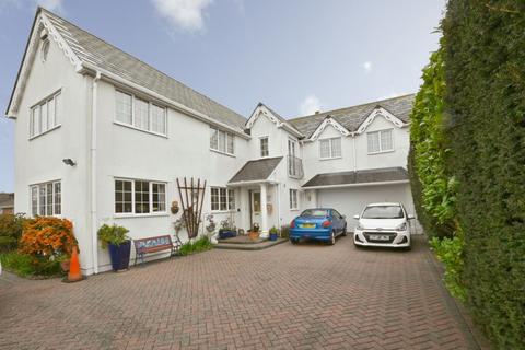 6 bedroom detached house for sale, Havant Road, Hayling Island