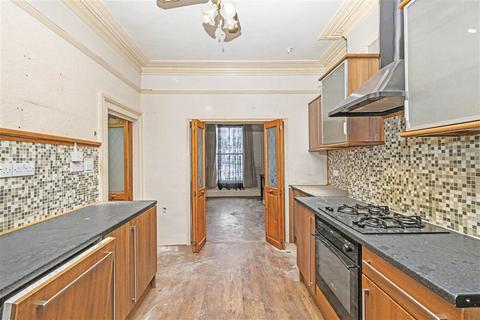 2 bedroom maisonette for sale, Lewisham Road, London