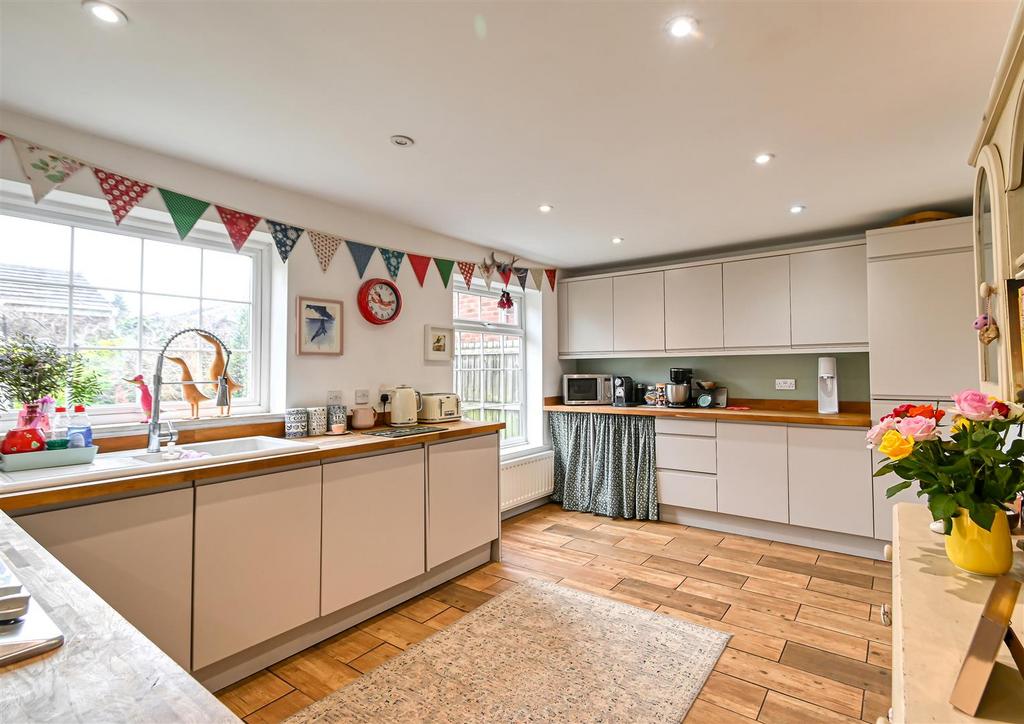 8 Wyke Way-1.jpg