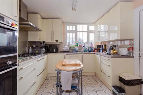 4 bedroom end of terrace house for sale, High Street, Langley, Slough
