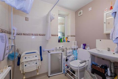 4 bedroom end of terrace house for sale, High Street, Langley, Slough