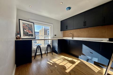 3 bedroom flat to rent, Earls Court Road, London, SW5