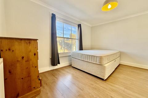 3 bedroom flat to rent, Earls Court Road, London, SW5