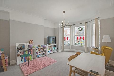 2 bedroom flat for sale, Fitzjohns Avenue, Camden, LONDON