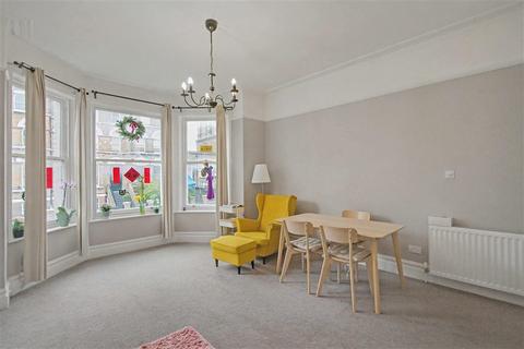 2 bedroom flat for sale, Fitzjohns Avenue, Camden, LONDON