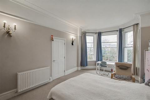 2 bedroom flat for sale, Fitzjohns Avenue, Camden, LONDON