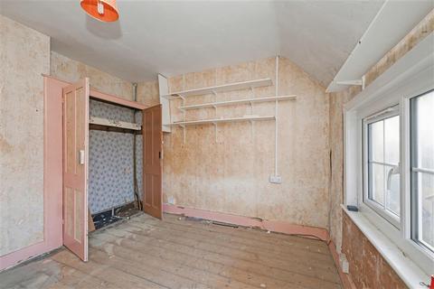 3 bedroom semi-detached house for sale, Gosbecks Road, COLCHESTER