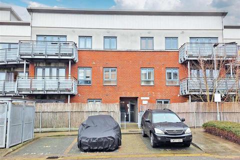 2 bedroom ground floor flat for sale, Gunyard Mews, LONDON