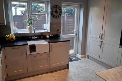 2 bedroom semi-detached bungalow for sale, Chalmers Road, Ashford, TW15