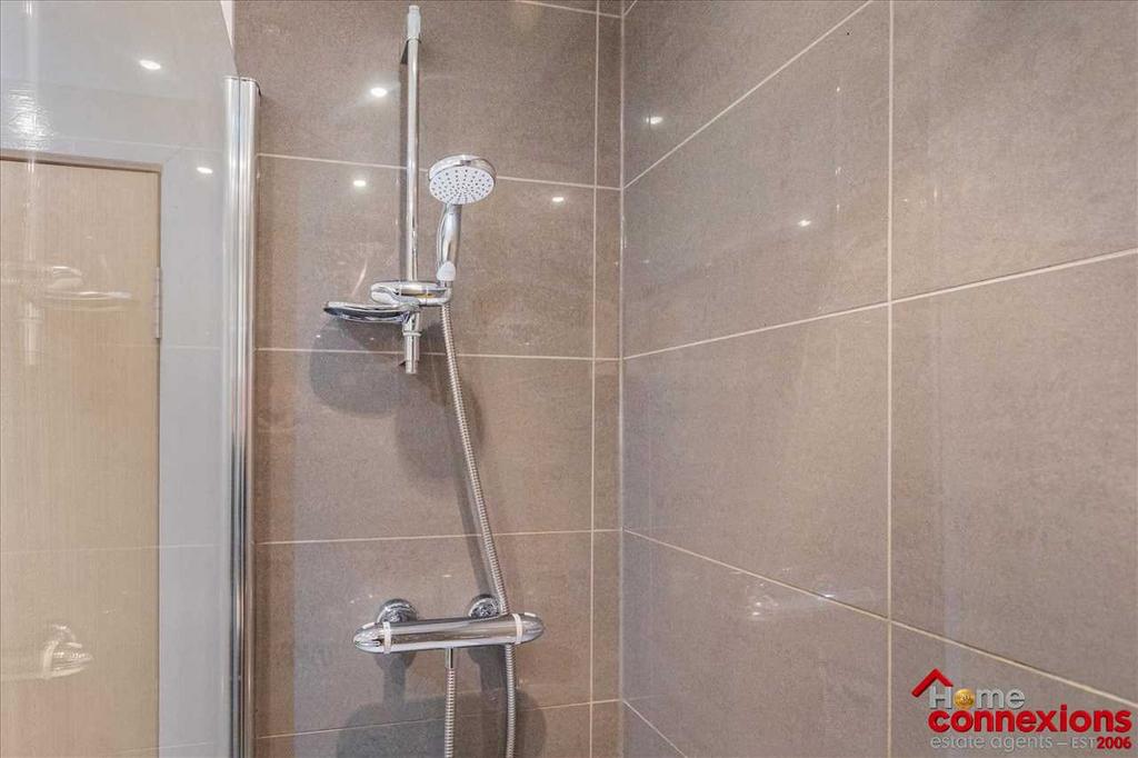 Shower Room (3)