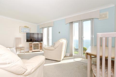 2 bedroom apartment to rent, Cliff Road Sandown PO36