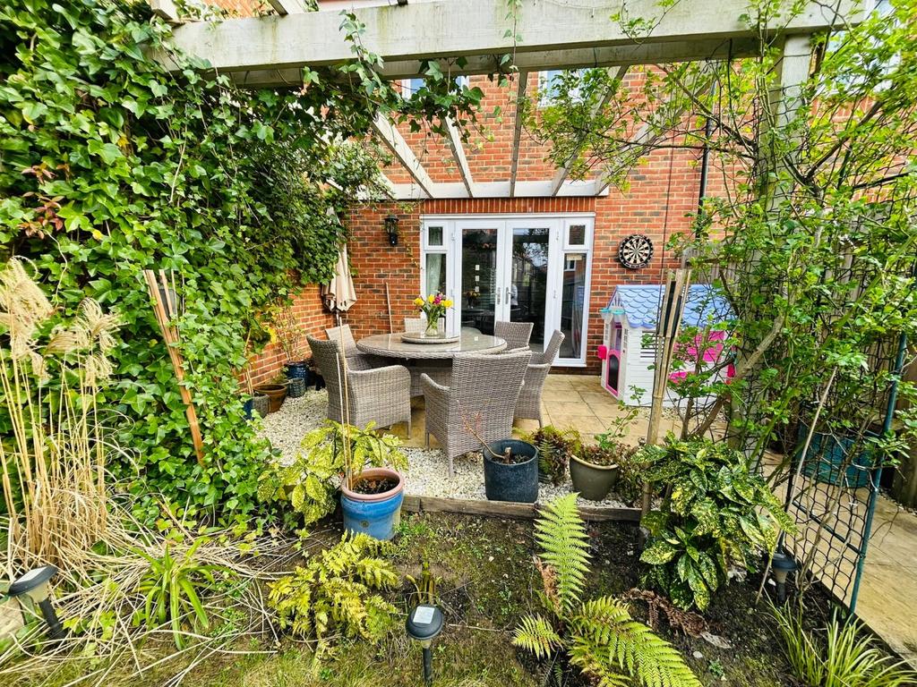 Ewe Move Estate Agents Basingstoke - Bye Crescent -