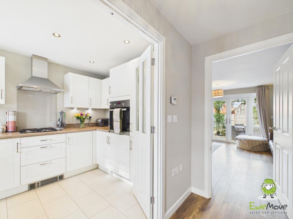 Ewe Move Estate Agents Basingstoke - Bye Crescent -