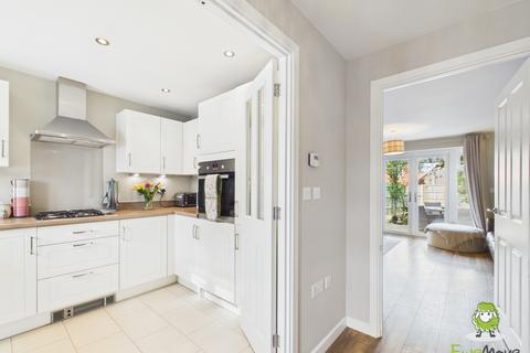 3 bedroom end of terrace house for sale, BYE CRESCENT, BASINGSTOKE, RG24