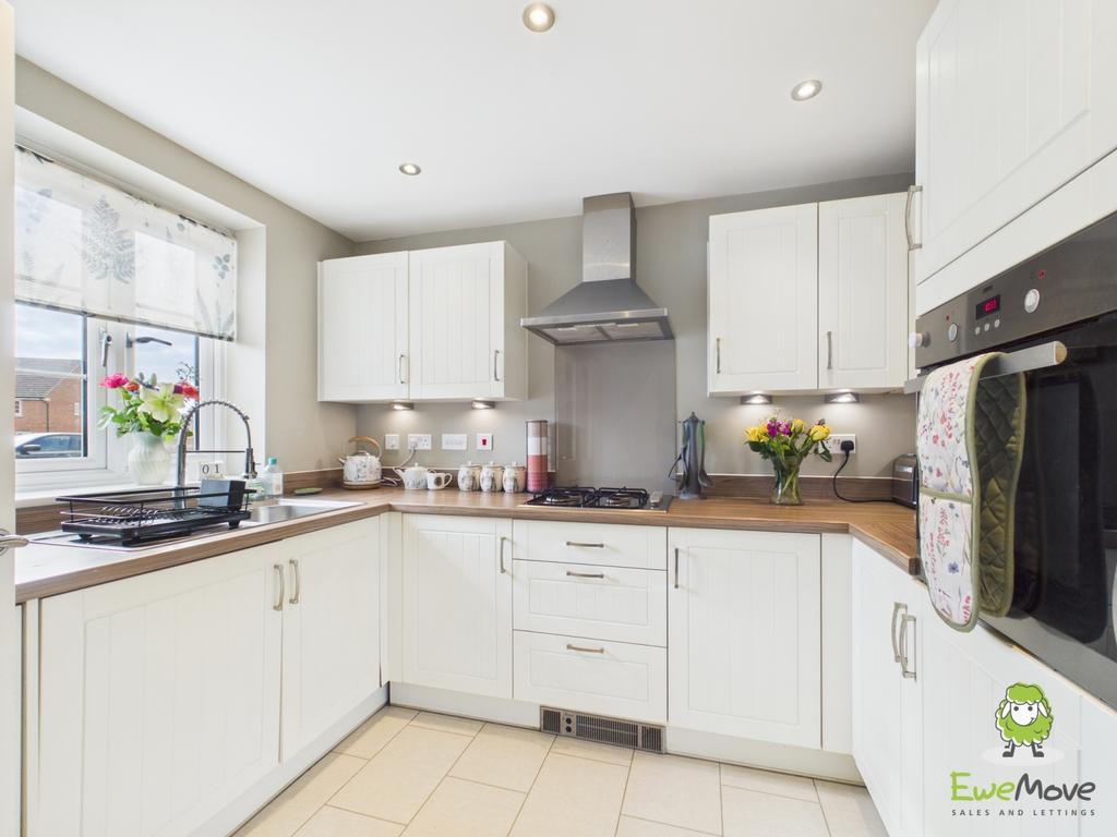 Ewe Move Estate Agents Basingstoke - Bye Crescent -