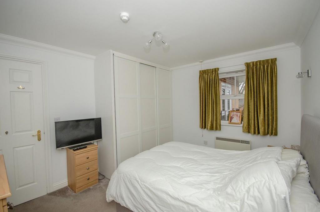 Bedroom pic 2.jpg