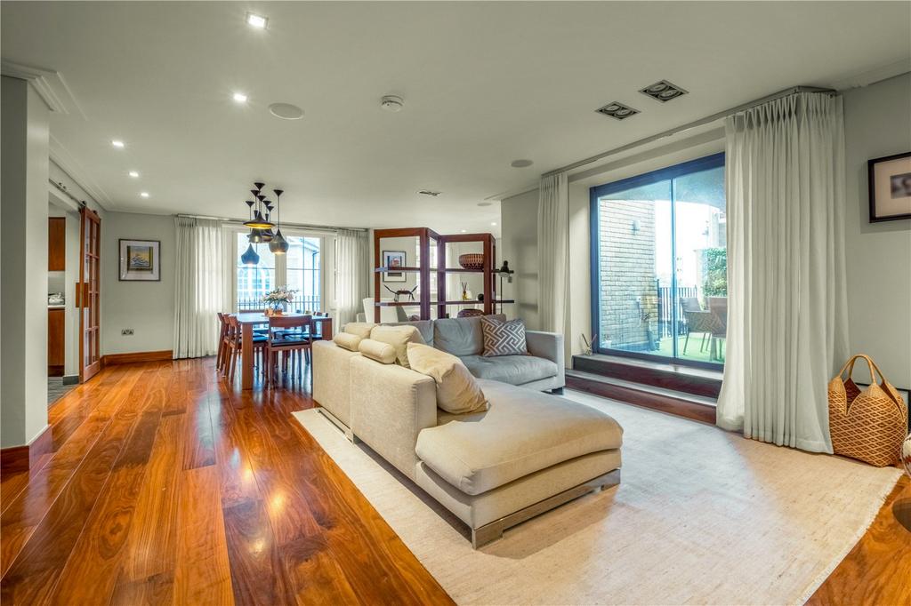 Sitting/Dining Room