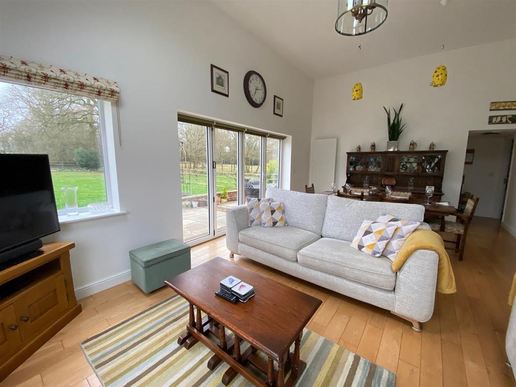 Family Room.jpg